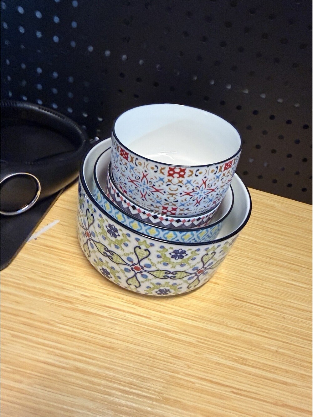 4 Signature Housewares Inc. Soup/Cereal/mixing Embossed Stoneware Bowls